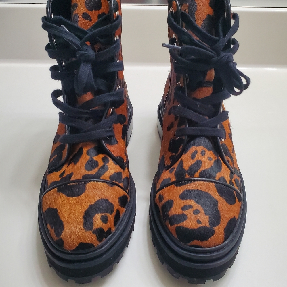 SCHUTZ Maylova LEOPARD Boots - Picture 5 of 11